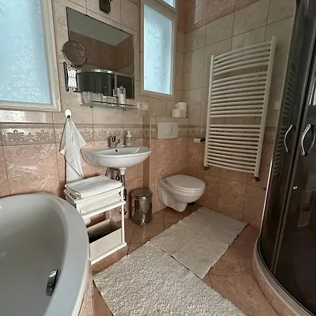 Elizabeth Boulevard *