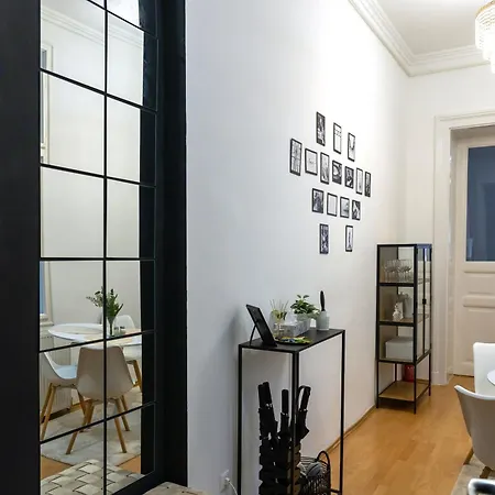 Elizabeth Boulevard * Budapest